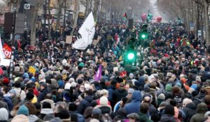 EN DIRECT | Retraites, suivez la manifestation à Paris et les débats à l'Assemblée nationale