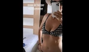 Cristina Cordula en vacances : elle dévoile son ventre plat en bikini