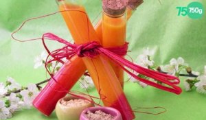 Potion magique ou smoothie mangue, carottes, fraises, jus de betteraves et épices