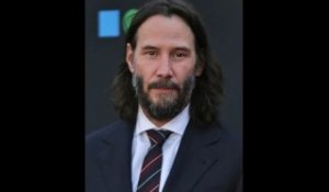 Keanu Reeves a cédé sa place à une femme enceinte dans le métro et il est souvent vu en train de l