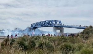 Les CRS gazent les militants CGT au dépôt pétrolier de Fos-sur-Mer