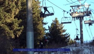 Reportage - Suspendus aux câbles, les secouristes évacuent 80 skieurs
