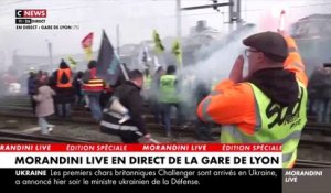 Retraites: Des manifestants sont en ce moment sur les voies de la gare de Lyon à Paris - Le trafic des trains est perturbé - Regardezr