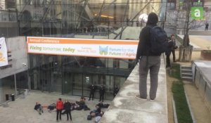 "Les pesticides sont toxique, comme ce forum": un congrès de multinationales des pesticides bloqué à Bruxelles