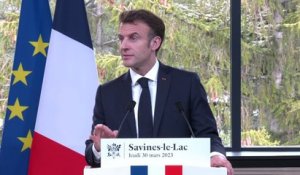 Plan eau: Emmanuel Macron rappelle qu'à cause des fuites sur les réseaux d'eau nationaux, "un litre sur cinq est perdu"