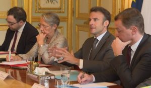 Retraites : un « pacte de la vie au travail » d'ici la fin de l'année lance Macron aux patrons reçus à l'Élysée