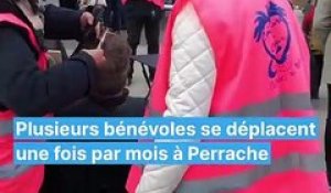 A Lyon, ils coiffent gratuitement les SDF dans la rue