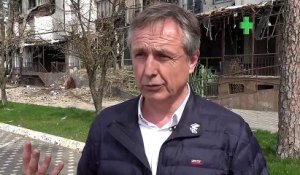 Christophe Rouillon, maire de Coulaines dans la Sarthe en visite à Irpin en Ukraine en avril 2023