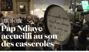 Pap Ndiaye accueilli par des casseroles lors de son arrivée en TGV à la gare de Lyon