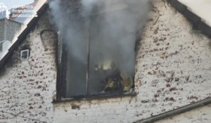 Violent incendie à l'arrière d'une maison à Anderlecht