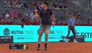 Madrid - Tsitsipas bousculé par Thiem