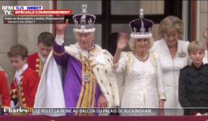 Le roi Charles III et la reine Camilla saluent la foule au balcon du palais de Buckingam
