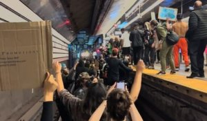 New York : des manifestants envahissent les voies du métro, cinq jours après la mort de Jordan Neely