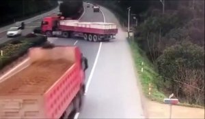 Un chauffeur de camion un peu trop pressé de doubler