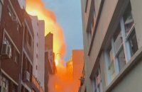 Australie : un impressionnant incendie ravage un immeuble de Sydney et s’étend à d’autres bâtiments