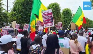 Manifestation à Mantes-la-Jolie contre le président du Sénégal Macky Sall