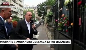 "Face à la rue": Jean-Marc Morandini sur le terrain, ce matin sur CNews, tente d’entrer dans les lieux occupés par 650 migrants rue Erlanger à Paris : « On est venu sans sécurité, sans police pour parler avec vous !"