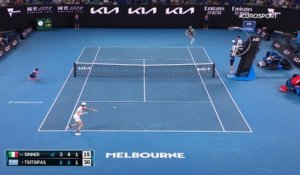 Un geste pur à l'image de sa domination : le passing de revers splendide de Tsitsipas face à Sinner