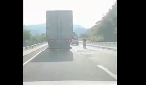 Ce cycliste a eu très très chaud... bon karma