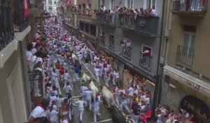 Espagne: les images du premier lâcher de taureaux à Pampelune pour les fêtes de San Fermín