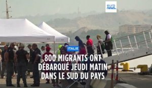 En Italie, 800 migrants secourus ont débarqué dans le sud du pays