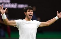 Wimbledon : Carlos Alcaraz rejoint Novak Djokovic en finale