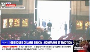 Obsèques de Jane Birkin: Les images bouleversantes du cercueil de l'artiste qui quitte l'église sous les applaudissements de la foule et au son de la chanson "La Javanaise" -