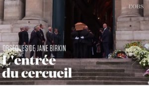 L'entrée du cercueil de Jane Birkin en l'église Saint-Roch de Paris