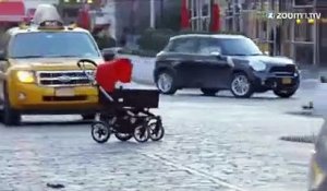 Un horrible petit bébé abandonné dans la rue