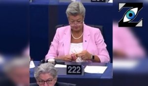 [Zap Net] Une commissaire européenne tricote pendant un discours d'Ursula Van Der Leyen (14/09/23)