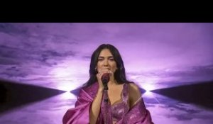 Dua Lipa : Revivez son strip-tease pailleté, torride performance aux Grammy Awards 2021