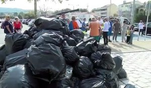 Les déchets collectés ce matin ont été rassemblés avant d'être évacués par le service du Nettoiement