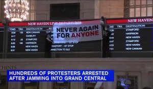 Plusieurs centaines de personnes arrêtées cette nuit à New York pendant une manifestation organisée par un mouvement juif contre les bombardements d'Israël sur Gaza