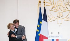 A 90 ans, cette maire de Dordogne est décorée par Emmanuel Macron