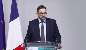 "Nous interdirons les puffs qui sont une aberration" pour la santé et l'environnement, précise Aurélien Rousseau, ministre de la Santé