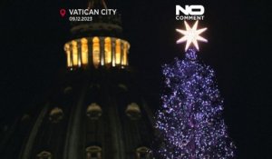 No Comment : la crèche et le sapin de Noël du Vatican illuminés