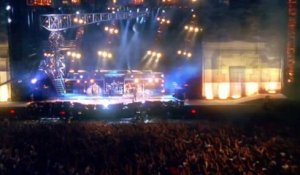 AC/DC interprète "Back In Black" en live