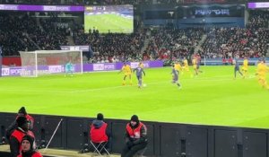 PSG - Metz - le sublime but de Kylian Mbappé vu des tribunes
