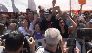 Argentine : des milliers de manifestants dans la rue contre le « méga-décret » de Javier Milei