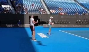 Open d'Australie 2024 - Novak Djokovic son premier entraînement à la Rod Laver Arena... aucune gêne au poignet