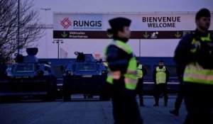 Colère des agriculteurs : des blindés de la gendarmerie déployés à Rungis