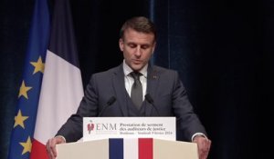 "Ce jour sera à jamais marqué par l'empreinte de cet avocat": l'hommage d'Emmanuel Macron à Robert Badinter lors de la prestation de serment des élèves de l'École nationale de la magistrature