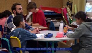 Reportage - Une multinationale aide des enfants à faire leurs devoirs