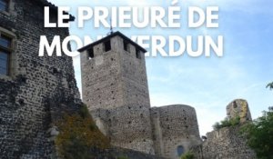 Vue aérienne du Prieuré de Montverdun : témoin du 15e Siècle dans le Forez
