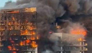 Espagne : un incendie impressionnant ravage un immeuble de 14 étages à Valence