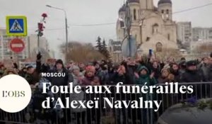 Alexeï Navalny : des milliers de Moscovites disent adieu à l'opposant russe