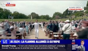 Le premier relayeur de la flamme olympique, Stefanos Ntouskos vient de partir d'Olympie