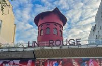Les ailes du Moulin Rouge se sont décrochées dans la nuit à Paris, aucun blessé à déplorer