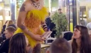 La maire de Paris Anne Hidalgo condamne "les propos homophobes et transphobes" visant la drag queen Minima Gesté, sélectionnée comme porteuse de la flamme olympique lors de son passage dans la capitale, les 14 et 15 juillet