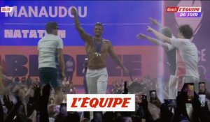 Florent Manaudou fait le show avec les fleurettistes au Club France - Natation - JO 2024